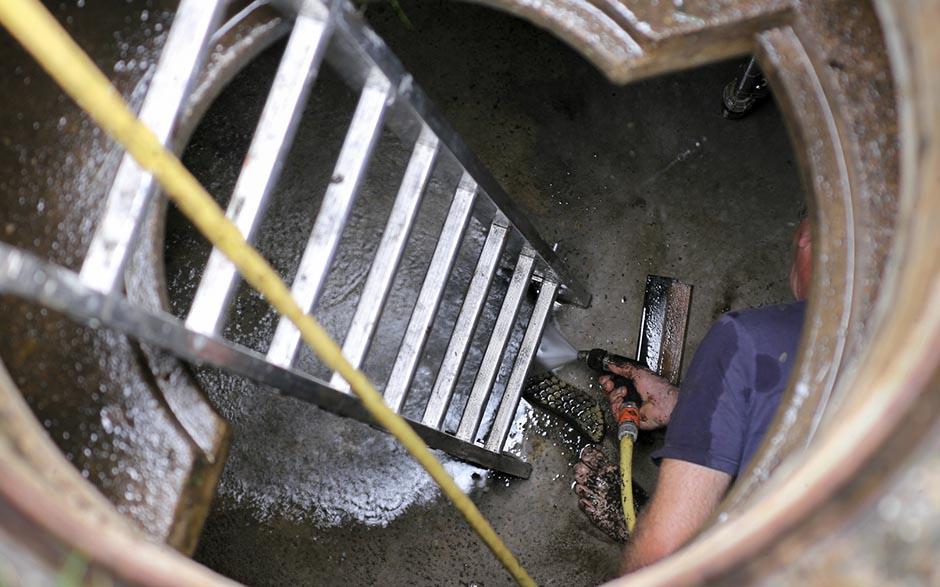 camion pompe egout Le Mesnil-le-Roi